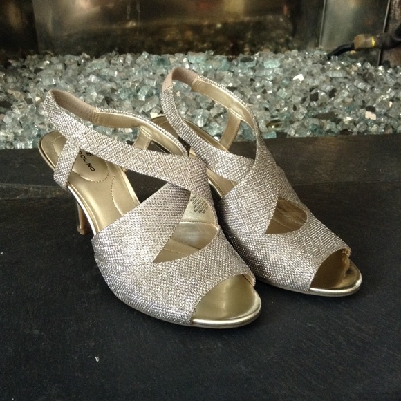 Bandolino Slingback Glitter Pump - Picture 2 of 5